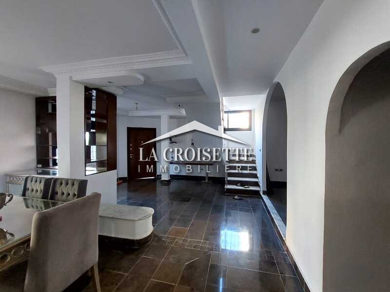 Villa S+3 avec piscine à la Soukra 